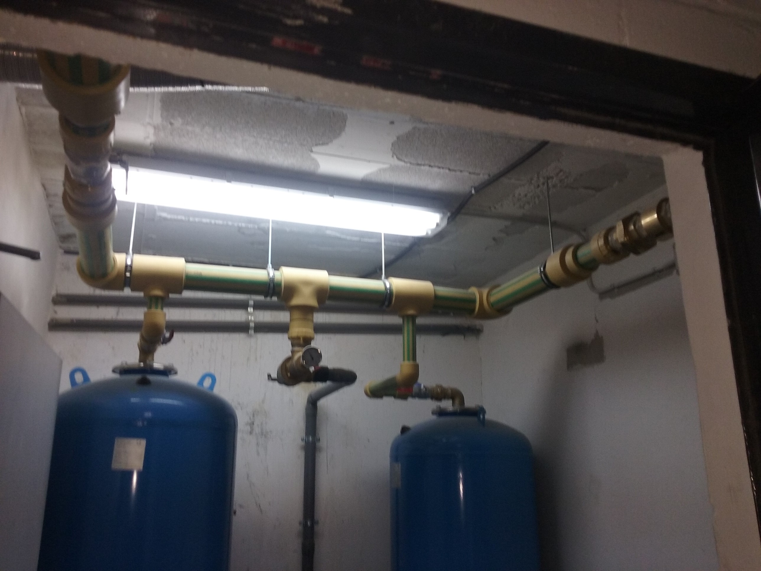 Instalación de Grupos de presión de Agua Fría en una comunidad